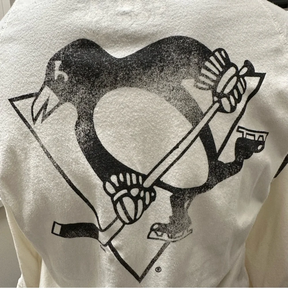 Touch by Alyssa Milano Pittsburgh Penguins Free Fall 3/4 in Sleeve Graphic Shirt - Picture 2 of 8